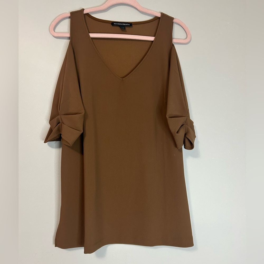NWT Boston Proper Brown Cold Shoulder Blouse, Size M
